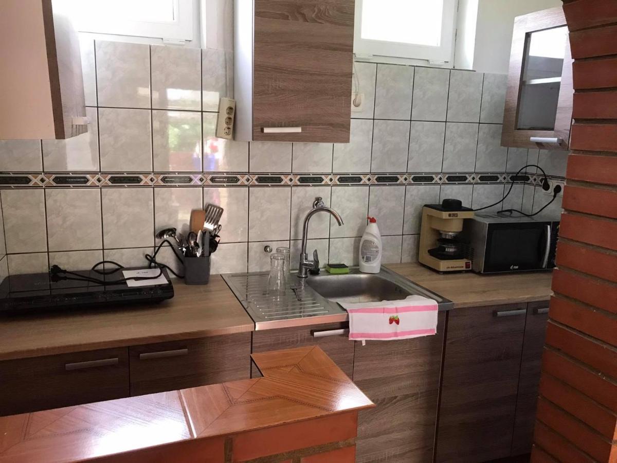 Appartement Tahiti Apartman à Hajdúszoboszló Extérieur photo