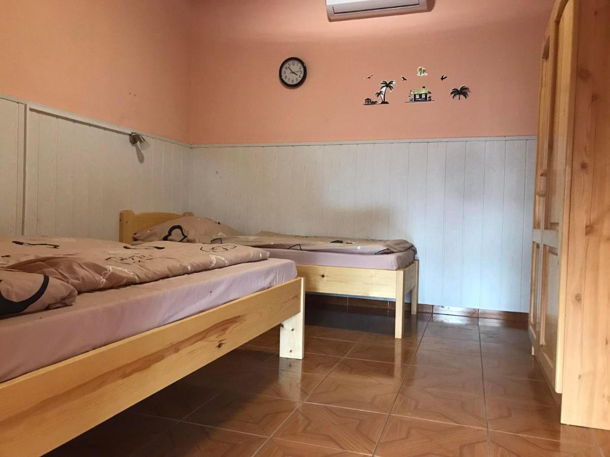 Appartement Tahiti Apartman à Hajdúszoboszló Extérieur photo