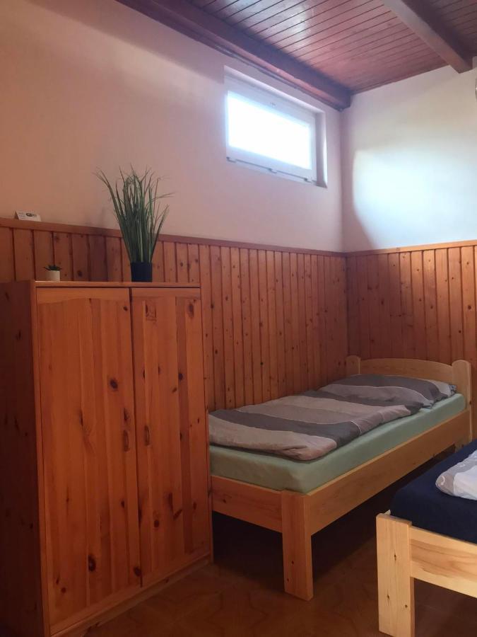 Appartement Tahiti Apartman à Hajdúszoboszló Extérieur photo