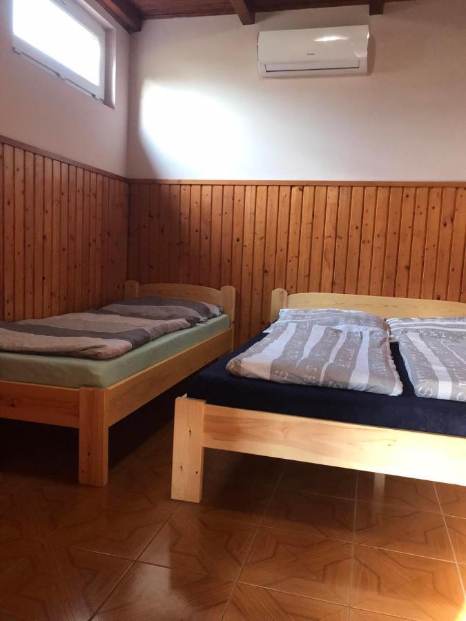 Appartement Tahiti Apartman à Hajdúszoboszló Extérieur photo