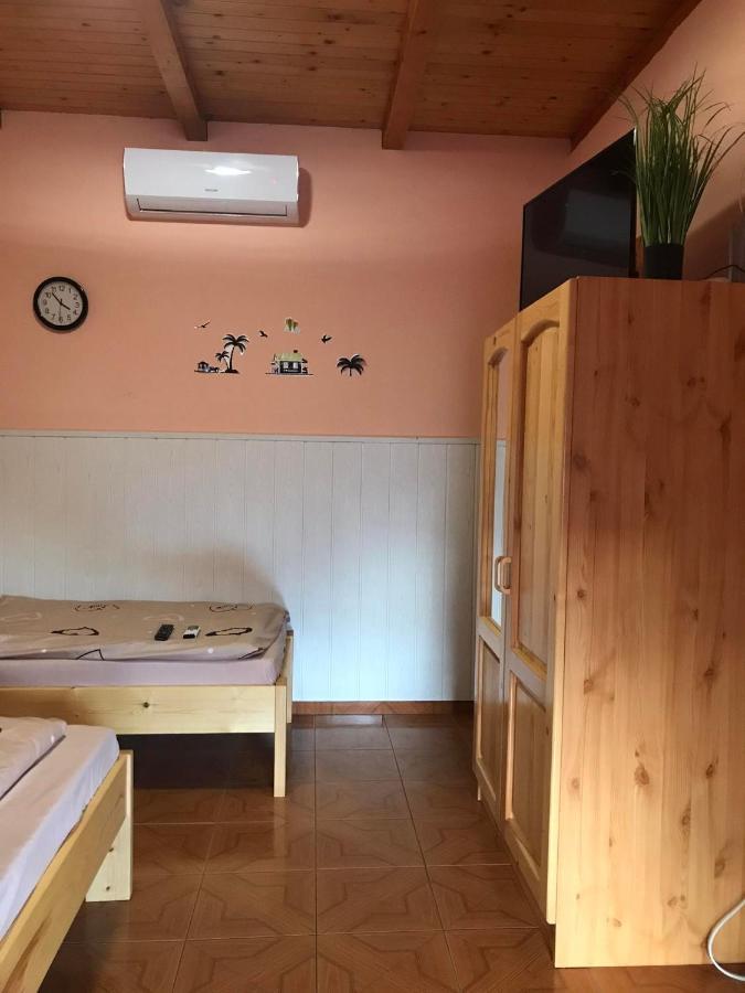 Appartement Tahiti Apartman à Hajdúszoboszló Extérieur photo